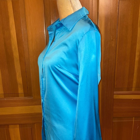 Caribbean BlueTwist Front Blouse - Picture 12 of 15